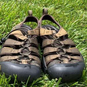 Dark Green Keens 👟